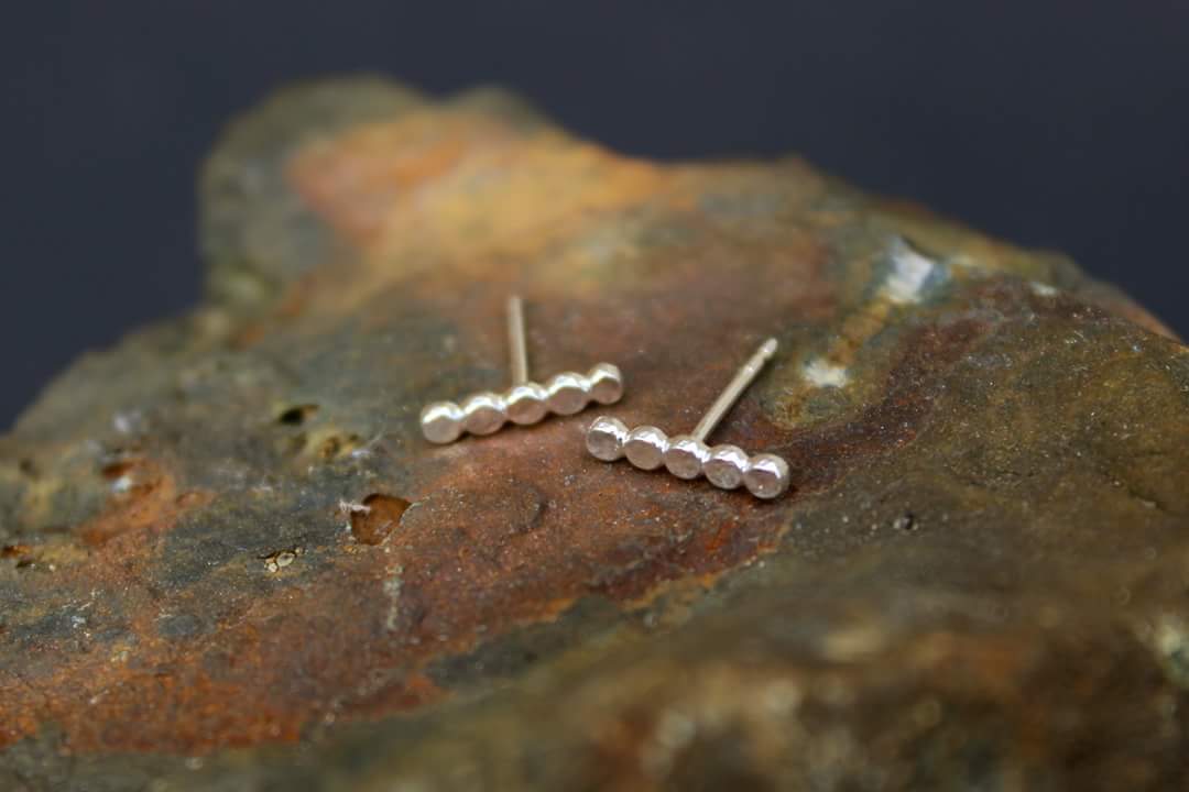 AHJewellery1's tweet photo. 20% off these #simplestuds and everything in my #etsyshop today with code JULY20 #craftbiz #jewellerytreats https://t.co/BmUApX8dzC