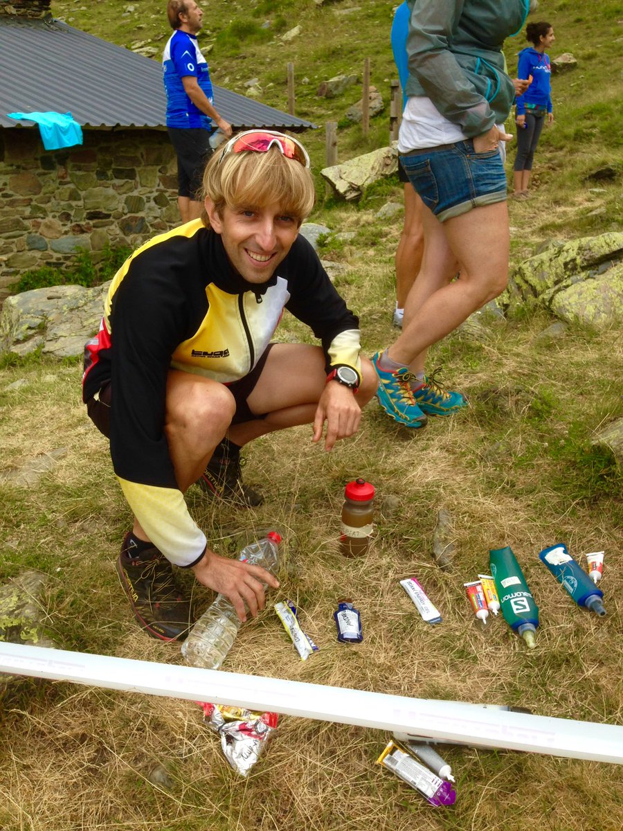 jordimarimon's tweet photo. .@pererullan, un assistent de luxe per l'equip @FEEC_cat a la Skyrace Comapedrosa, Skyrunning World Series 👏👏👏👏👏👏 https://t.co/lm1xGxPmFS