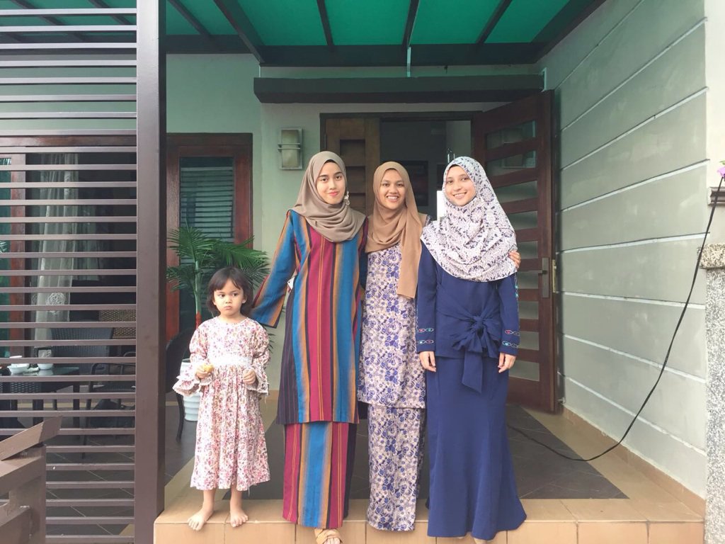 sarahimaniiiii's tweet photo. Thank you for comingg 💙😘 #rayalagi #masihraya #syawal2016 https://t.co/KSDc0Eo7fv
