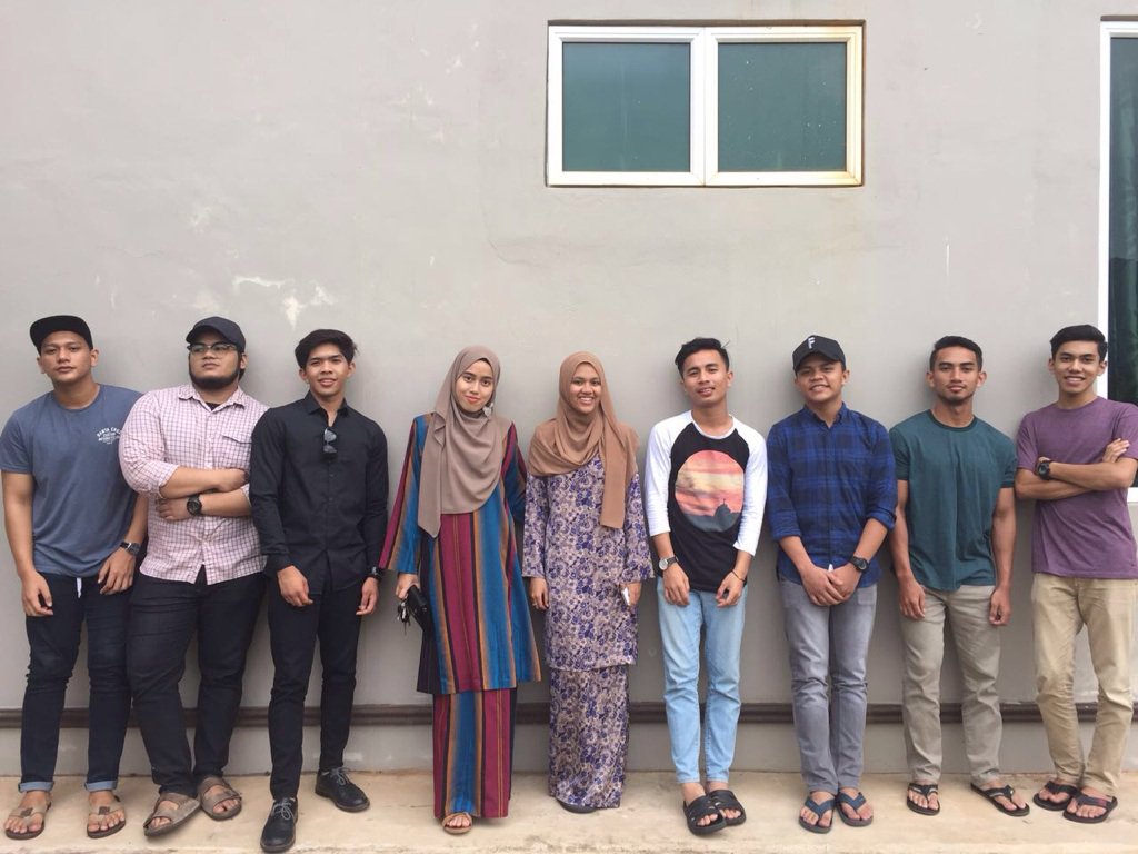 sarahimaniiiii's tweet photo. Thank you for comingg 💙😘 #rayalagi #masihraya #syawal2016 https://t.co/KSDc0Eo7fv