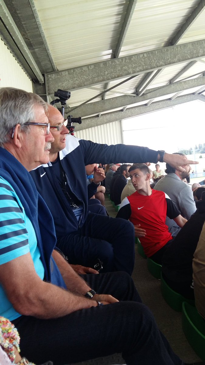 bizeul_thomas's tweet photo. #unaf_bzh et son président #bizeul_thomas au tournoi des centres européens #tce21 pour soutenir les arbitres. https://t.co/Ou9iL1ECrS