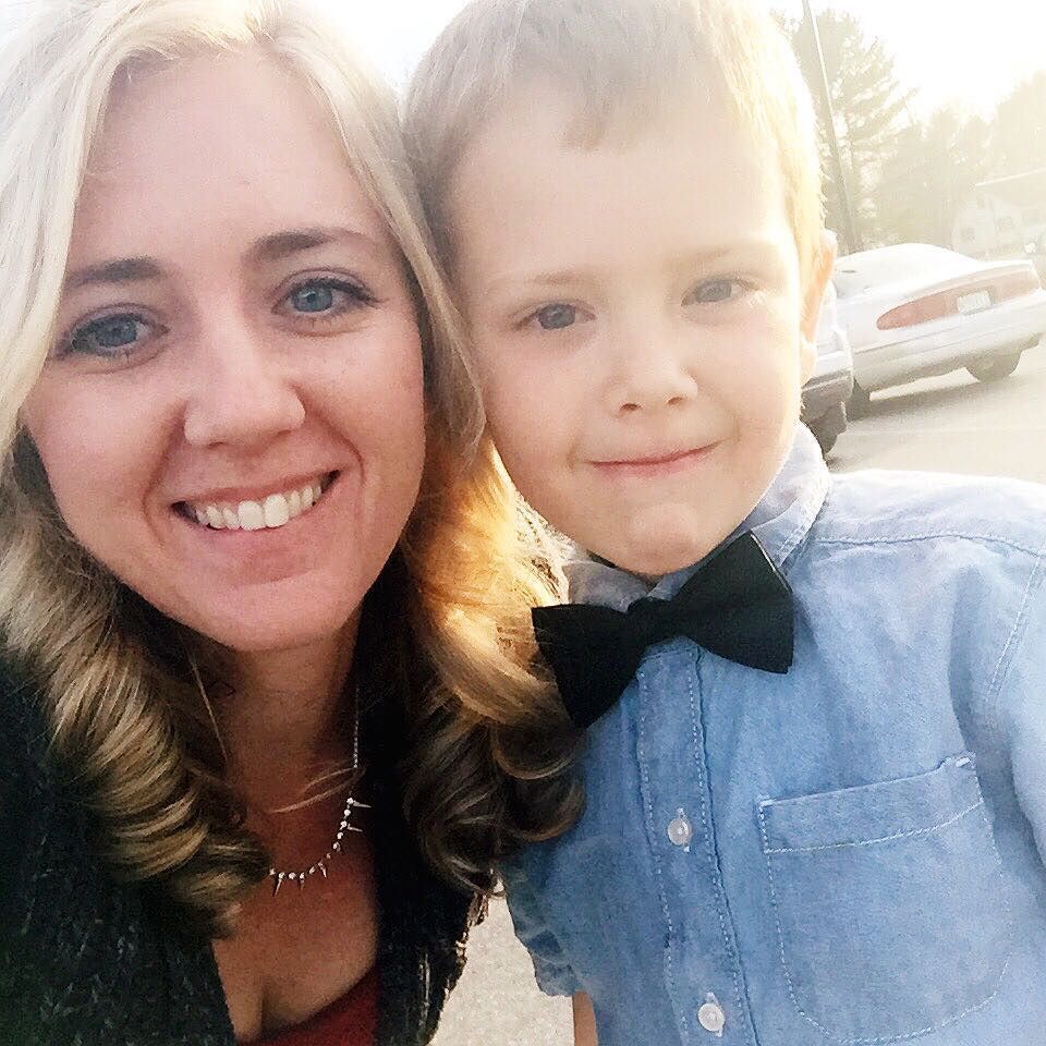 Imagn8v's tweet photo. Mother/son dance from May! 😳 #waylatergram #motherson #bowtie #prettylight https://t.co/0GQYuktWVC https://t.co/raA1Chox6j