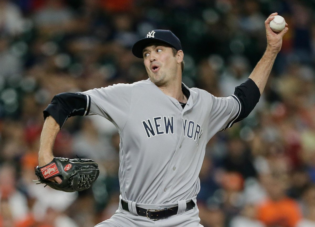 SportsCenter's tweet photo. Yankees and Indians agree to a deal that sends reliever Andrew Miller to Cleveland. https://t.co/gi8l5WYq6o