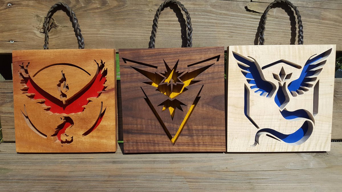 Pokemon_Go_De's tweet photo. Die Team Wappen in Holz graviert. Jedes Wappen hat das besondere etwas. #PokemonGoDe #CNC #PokemonGoTeam #Team https://t.co/BpyTccapeL