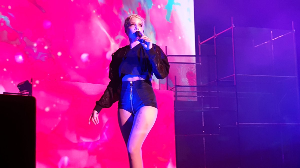 ScorpioAnon666's tweet photo. This is one of my fav pics i took @halsey #Halsey https://t.co/rTSV6V3vRM