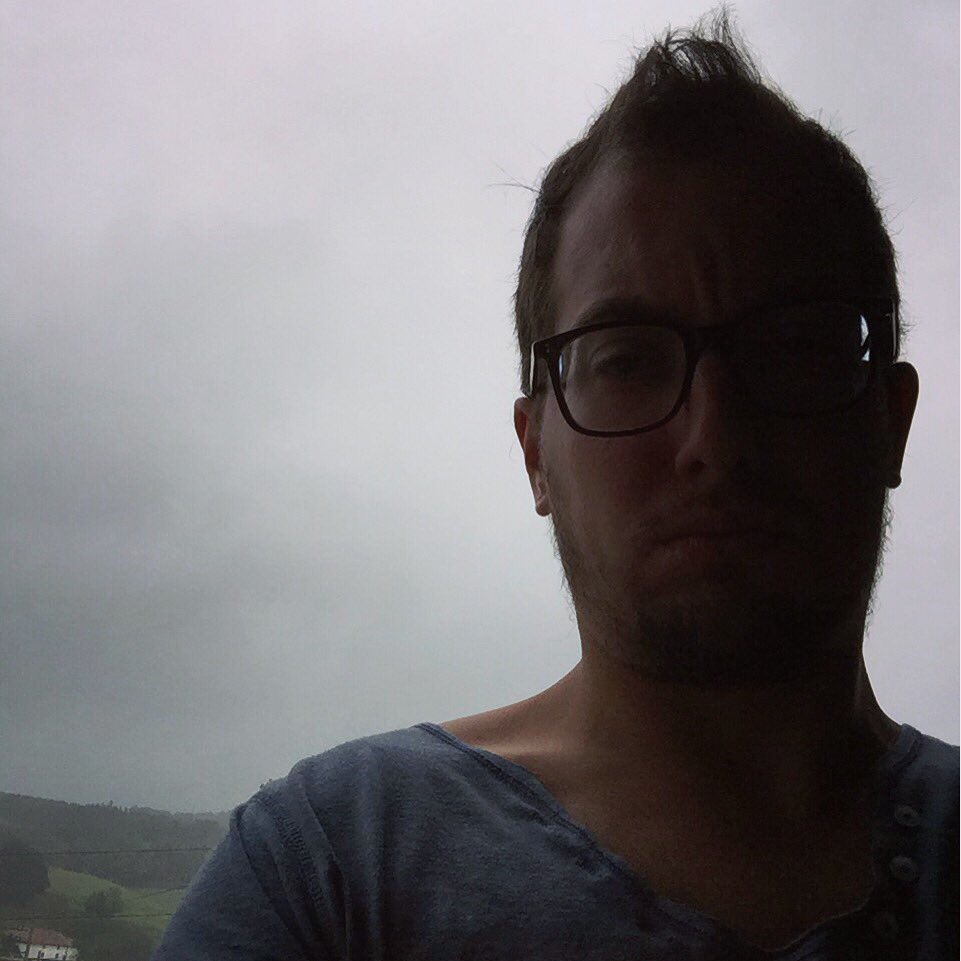 Alexkalextrik's tweet photo. Holi verano! ¿Puedes traer el puñetero☀ ️a #Euskadi? Mi #OperacionMoreno se va a la mierda!😭😭 Gracias!😘 https://t.co/q8wcIaUf4k