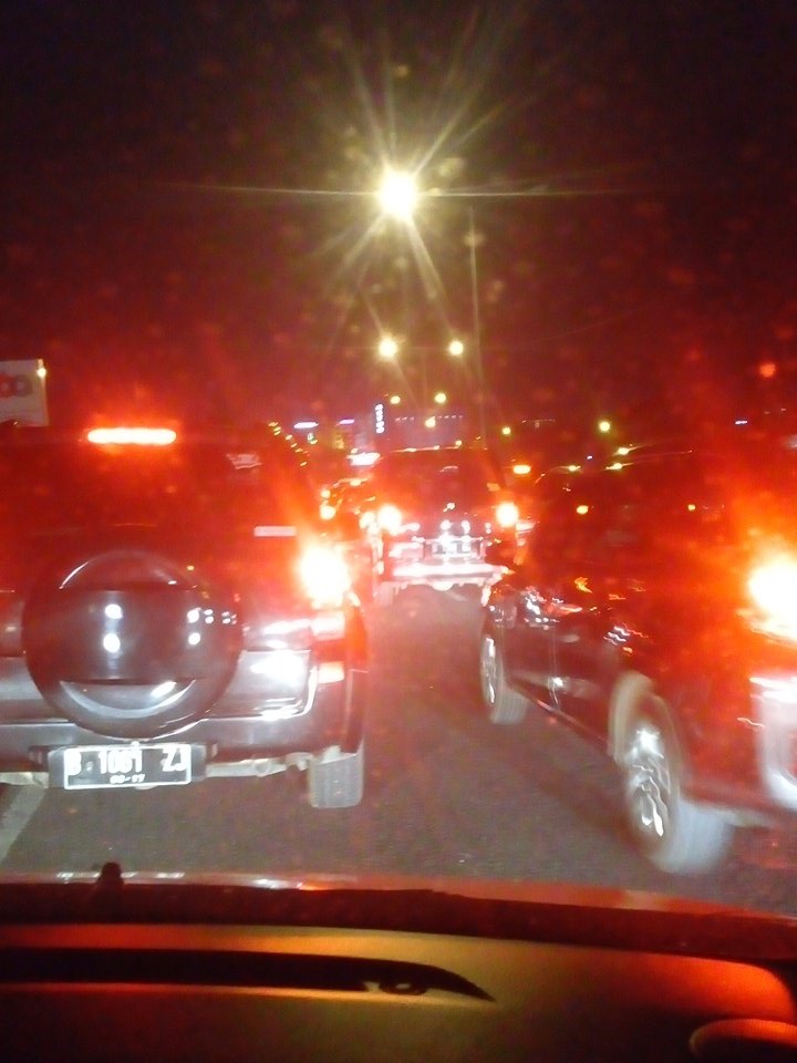 mBelgedess's tweet photo. @PRFMnews fly over pasopati arah tol...padat sebaliknya rame lancar https://t.co/ny8wHs7KBz