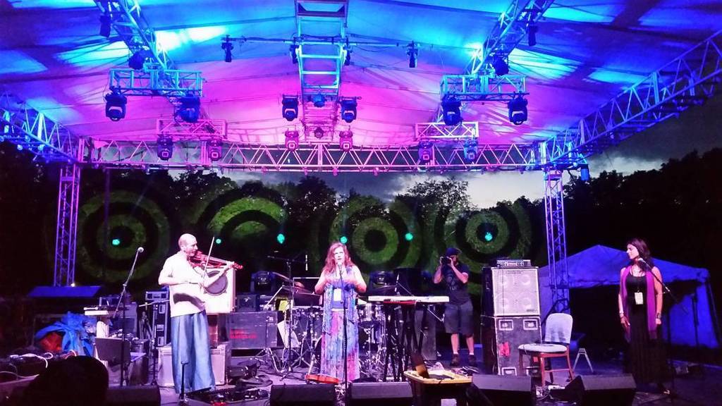 dixonsviolin's tweet photo. Setting our #Intention at #Rootwire. Taking a moment to feel into what we intend makes a⦠https://t.co/8aEyjaZeur https://t.co/pyzlh7DokQ