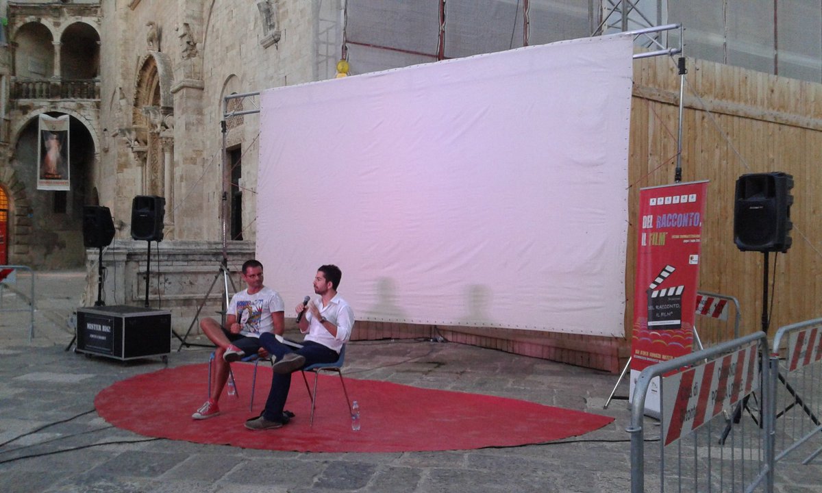 DRIFFestival's tweet photo. @e_poddi ci racconta il suo "Le vittorie imperfette" in compagnia del giornalista @GvRutigliano . @feltrinellied https://t.co/ZTWOPzGX88