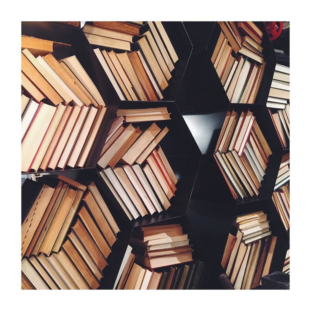 JoannaShirin's tweet photo. #ShelfieStyle from the @NoirFurniture showroom at #LVMKT! • What are your favorite #LasVegasMarket showrooms? https://t.co/f6NQEU3GJf