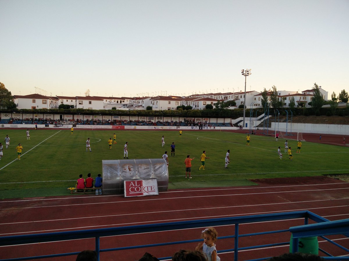 Una vez más, acompañando al <a href="/CDBadajoz/">CD Badajoz</a> en #Olivenza #SomosBadajoz #NoSoloFutbol