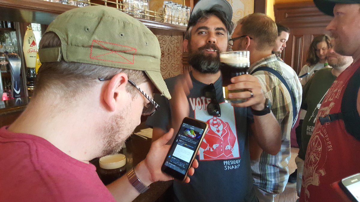 Mitzula's tweet image. Black Velvets in England #BigDiz #CreateCon