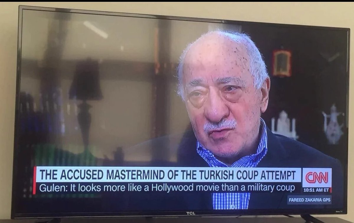 Bu şerefsiz oğlu şerefsizi kim çıkarır o kanala..kahpenin oğullları....TÜRKÜN TÜRKTEN BAŞKA DOSTU YOK