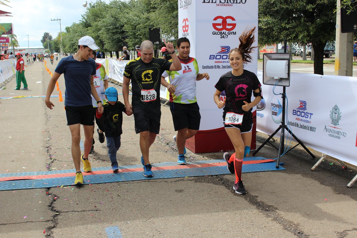 DMSPDGO's tweet photo. En este #MaratonVillista2016 se vivio un ambiente familiar y seguro, sociedad y gobierno pudimos lograrlo. Gracias. https://t.co/XvuBPpGWGd
