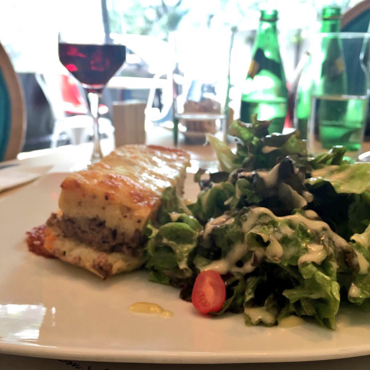 Salmón a la mantequilla y hachis parmentier en <a href="/LAppartMX/">L'Appart</a>. Comida rica en un lugar bastante agradable