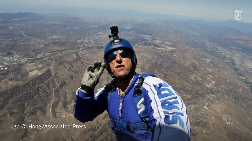 He jumped from 25,000 feet without a parachute and survived nyti.ms/2apVW99