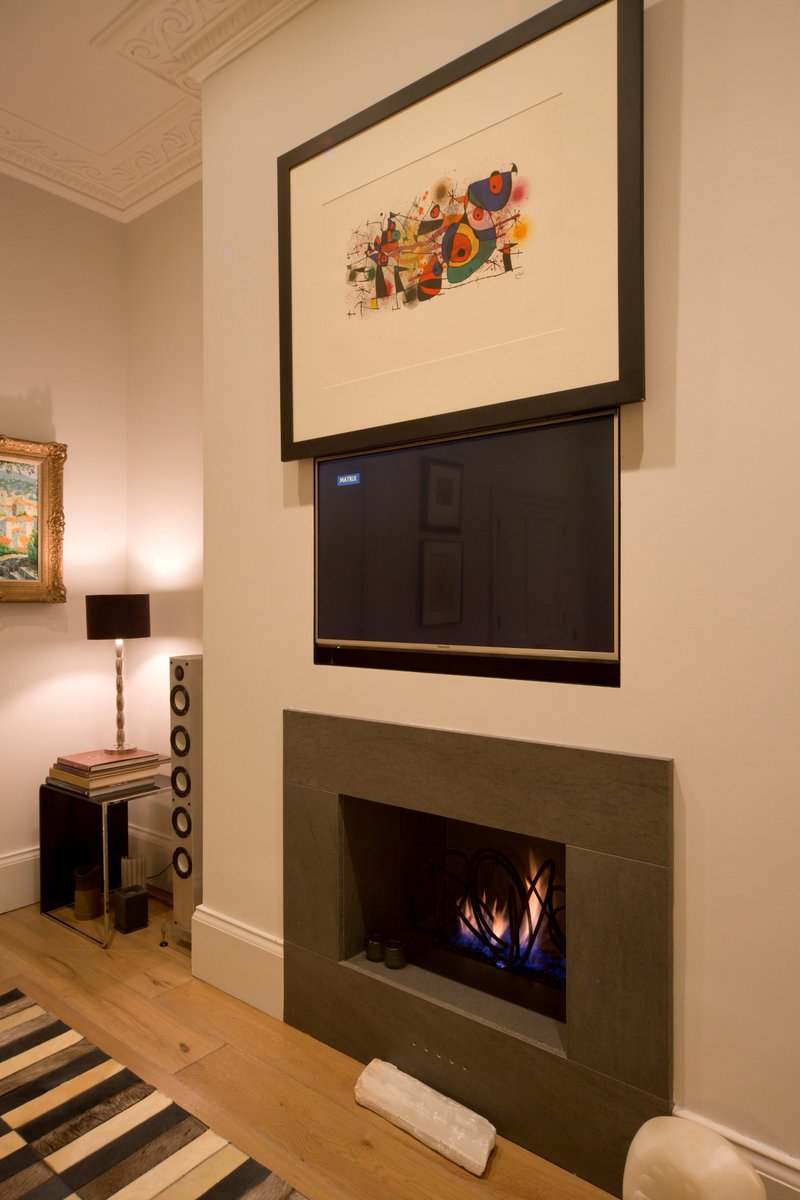 theartofcontrol's tweet image. Hide your TV with your favourite artwork #AutomatedTVBracket #InteriorDesignTricks  #SmartHome #TheArtOfTechnology