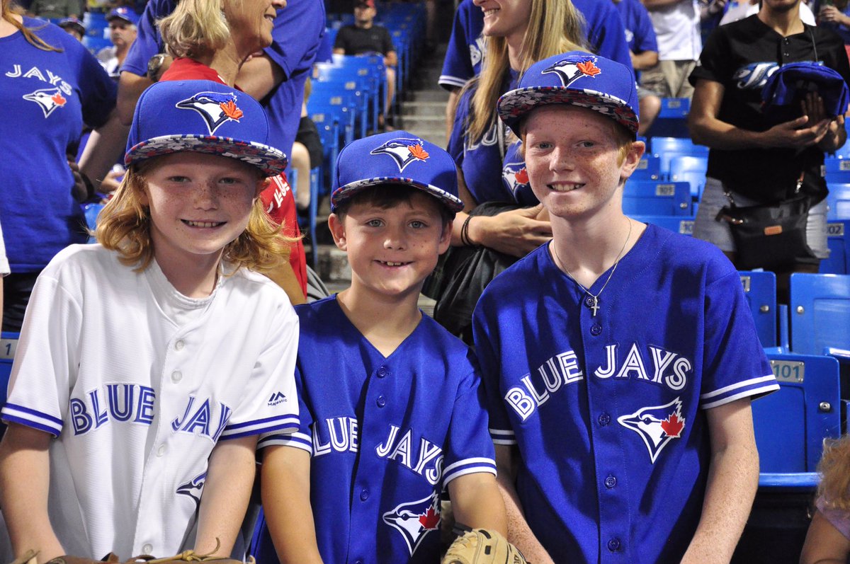 These fans can't get enough of their Blue Jays Hawaiian Hats thanks to <a href="/TD_Canada/">TD (Canada)</a>!