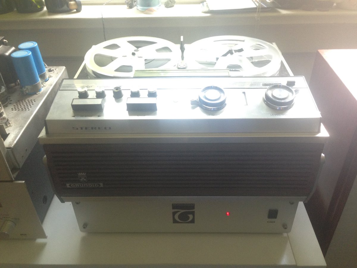 AnalogAperture's tweet photo. New old toy :) #grundig #reeltoreel #audiophile #hifi #harmankardona700 #klhseventeen #tubeamp https://t.co/sm6GrEhOhd