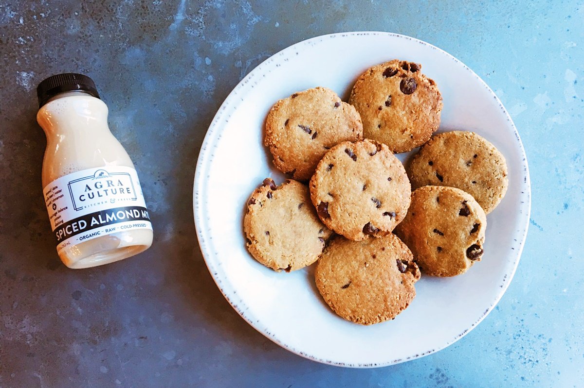 Minneapolis: check out <a href="/Agra_Culture/">Agra Culture</a> for great #dairyfree food (yes, mylk &amp; cookies too!) -> godairyfree.org/dining-out/min…