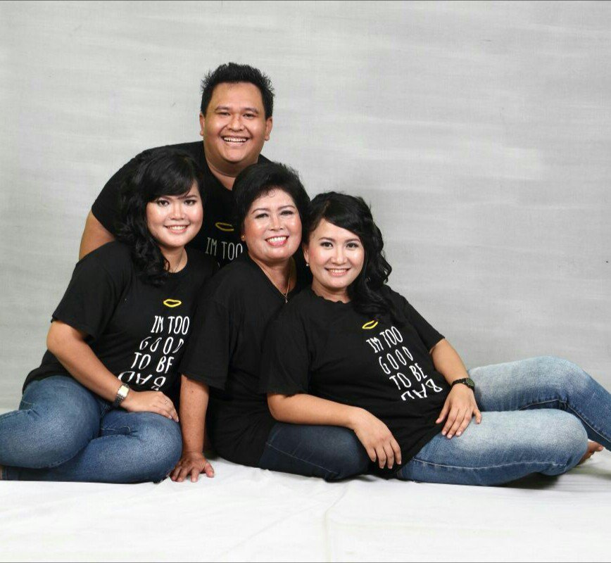 icha_daely's tweet photo. #bigfamily..hahahaha😁😜 https://t.co/TXktKdJszO