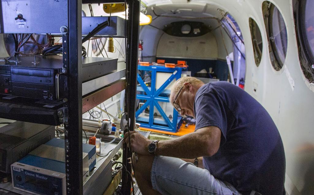 NASA's tweet image. It's a classic case of “who done it?' Collecting fingerprints in the sky of greenhouse gases go.nasa.gov/2arhjEh