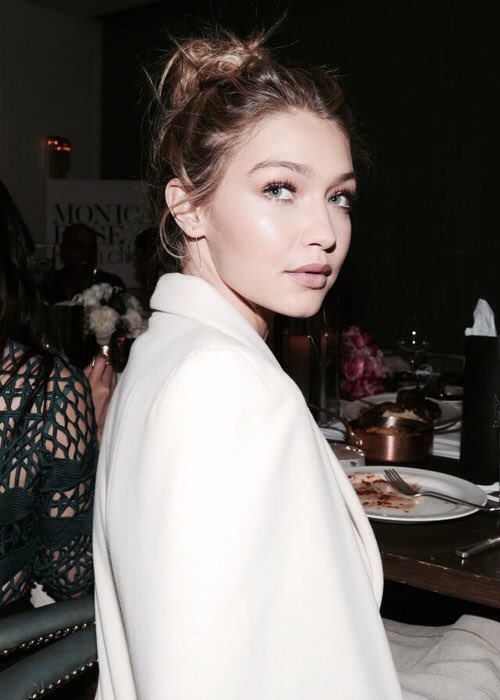 TheANNABABY's tweet photo. Girls
#twitterpack #pack #aesthetic #Moodboard #GigiHadid #KylieJenner #KendallJenner #models #fashion #gold #pink https://t.co/gAEwDubnaM