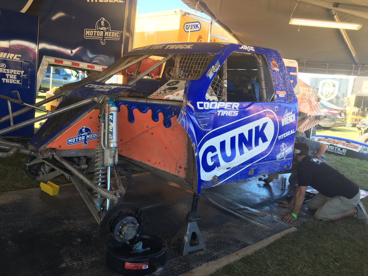 followALR's tweet photo. Shout out to @tyree_nick and @TraxxasRacing for helping us get back on track. Hub / upright fixed and ready to rock! https://t.co/q9zIQCoJiU