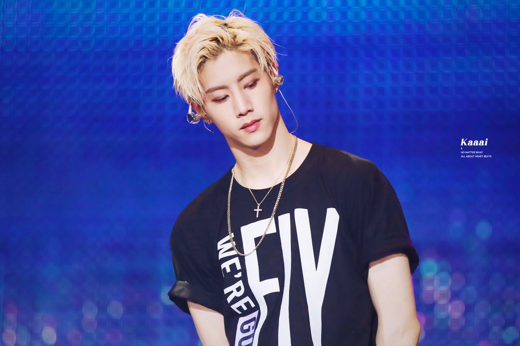 Karrrrri_x's tweet photo. 160730 FLY IN HONGKONG #GOT7 #Mark #마크 #갓세븐 https://t.co/uTJd15qcmK