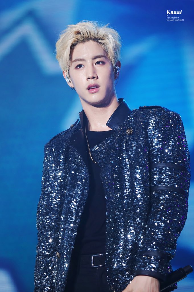 Karrrrri_x's tweet photo. 160730 FLY IN HONGKONG #GOT7 #Mark #마크 #갓세븐 https://t.co/uTJd15qcmK