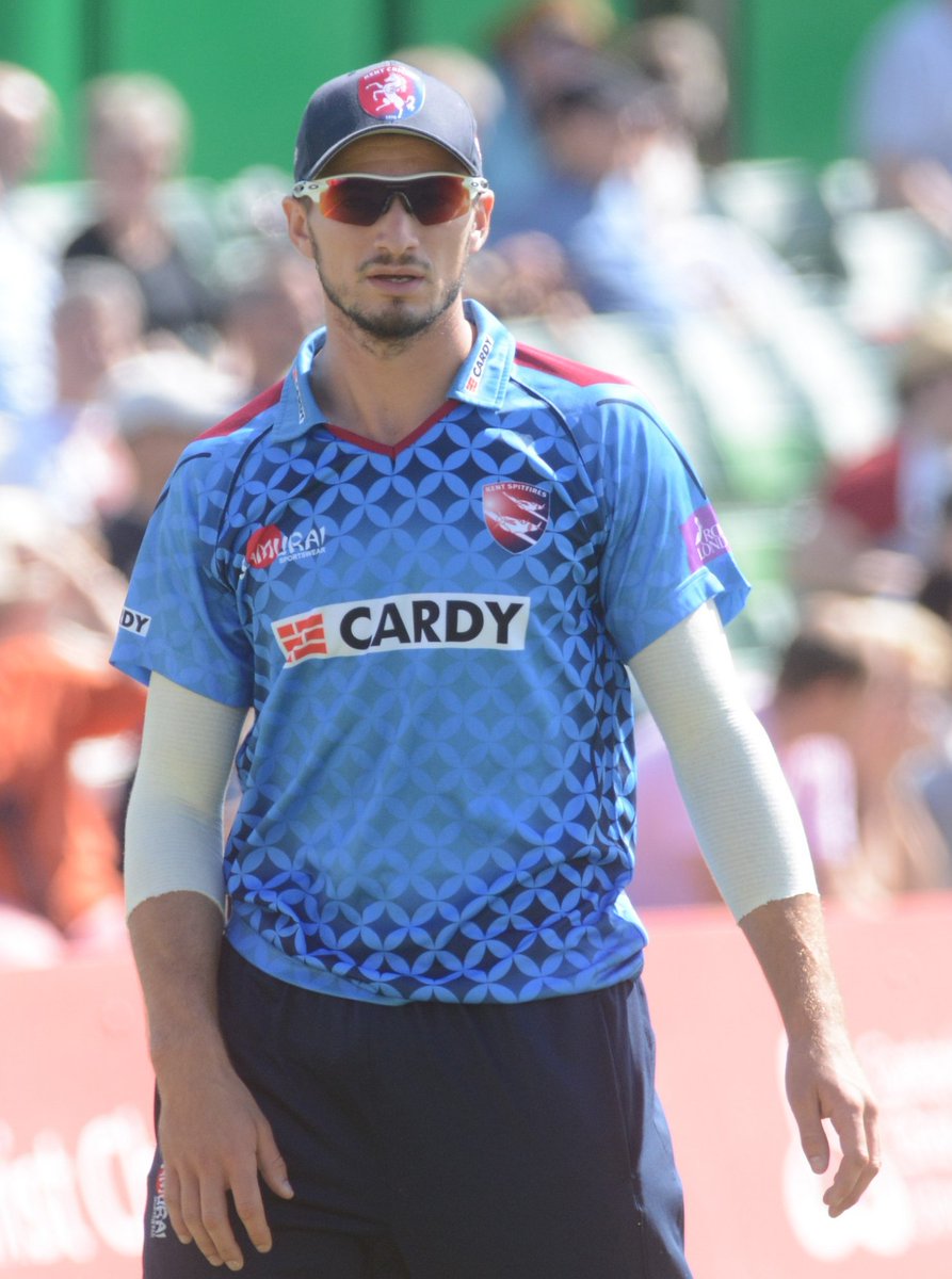 KentCricket's tweet photo. The @IconicCbury Kent #IconicMOM Charlie Hartley for his spell of 2/23 off 6 overs on his @OneDayCup debut. https://t.co/vLgQqf450x
