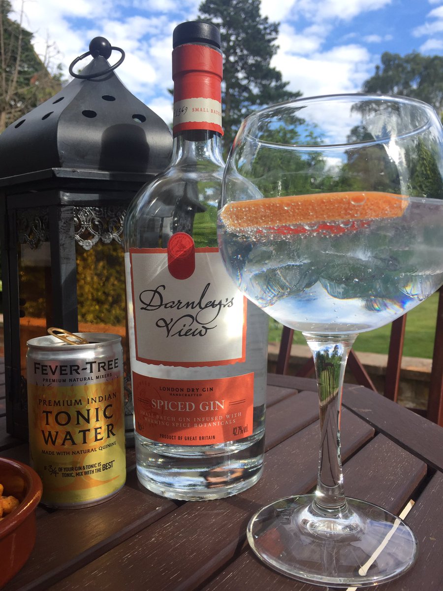 Gentle spiced <a href="/DarnleysViewGin/">Darnleys View Gin</a> for this warm Sunday afternoon. Pink grapefruit and <a href="/FeverTreeMixers/">Fever-Tree Mixers</a> #gin #spicedgin