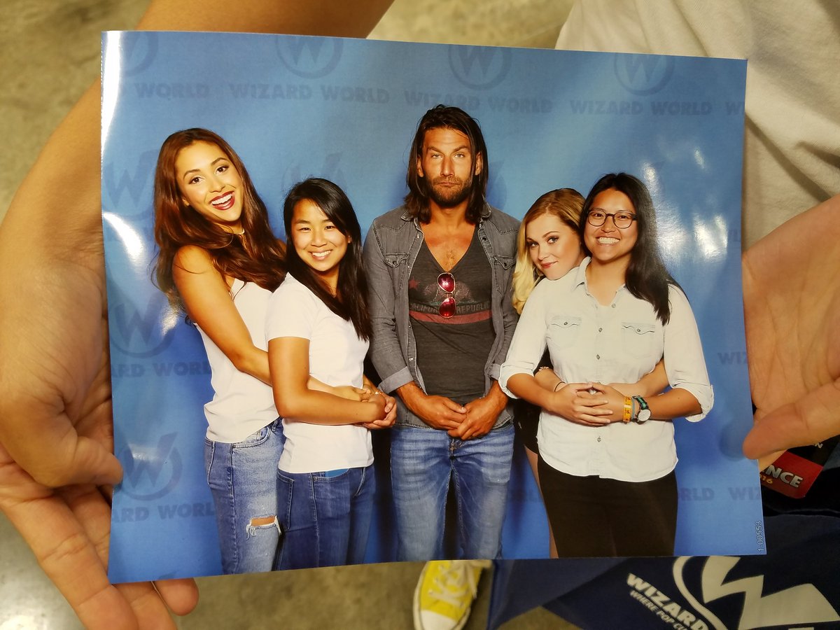 We were pretty jazzed about our prom pic with <a href="/linzzmorgan/">k,,,,</a> @MisElizaJane sorry <a href="/Zach_McGowan/">Zach McGowan</a> ! #WizardWorldColumbus