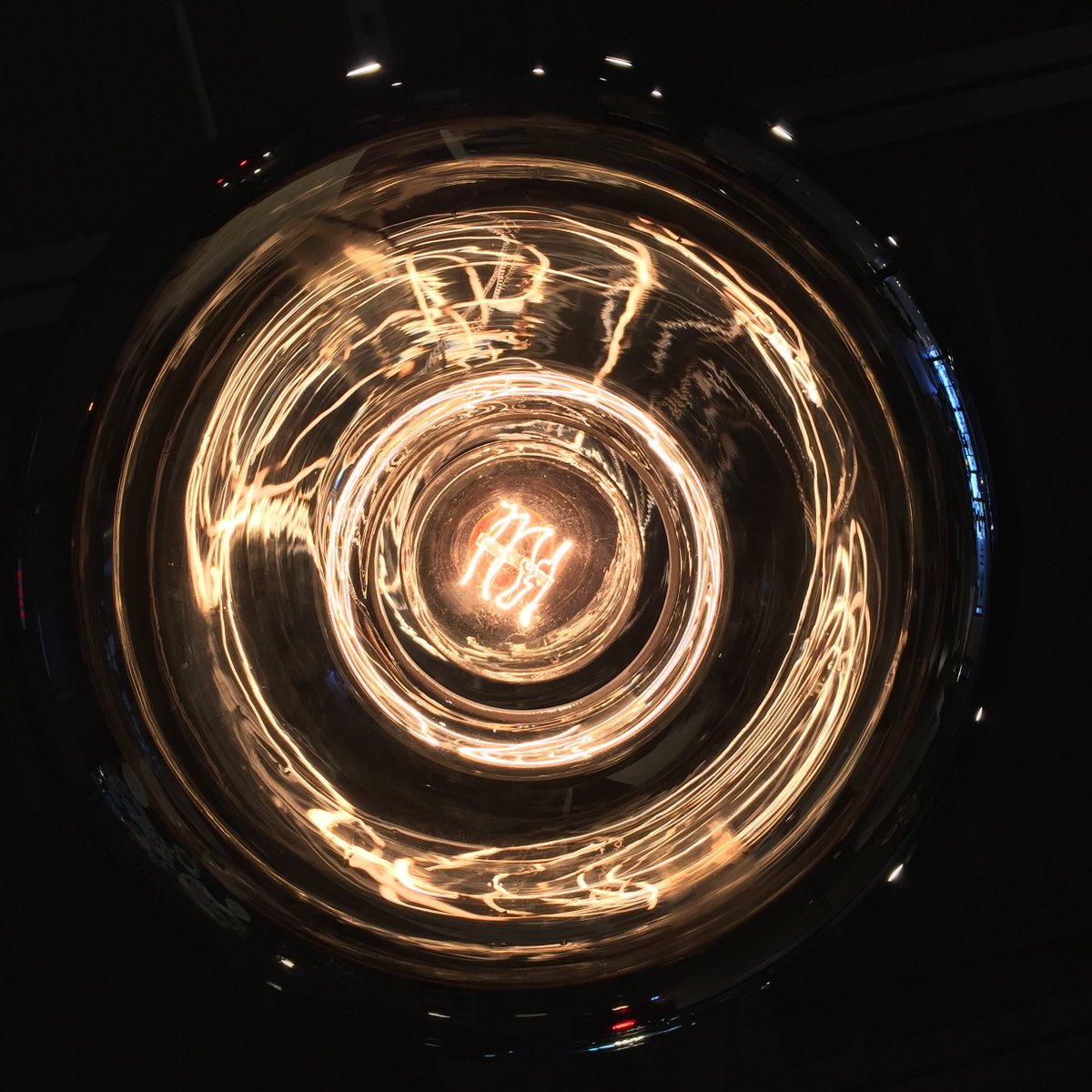 Solid_Austin's tweet photo. Eclectic Electric! #SOLIDaustin #SOLIDshowroom #Solid5e #austinlighting #austinfurniture #edisonlights #urbandecor https://t.co/oOXa1oEg6y