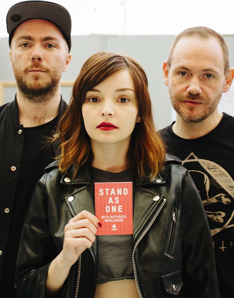 .<a href="/CHVRCHES/">CHVRCHES</a> #StandAsOne with refugees worldwide. Photo by Medhurst for <a href="/OxfamScotland/">Oxfam Scotland</a>. laurenmayberryfans.com/blog/chvrches-…