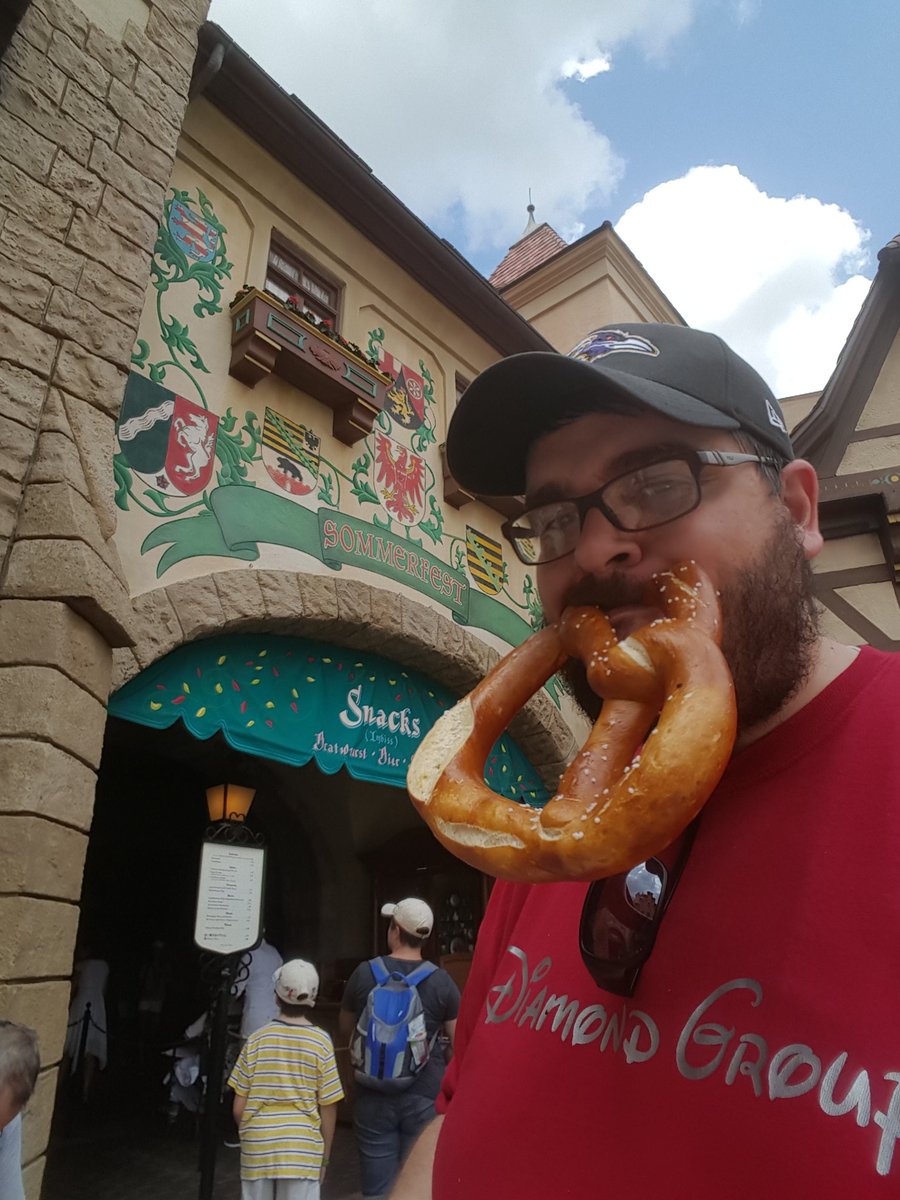 Mitzula's tweet image. Fourth stop pretzel in Germany #BigDiz #CreateCon