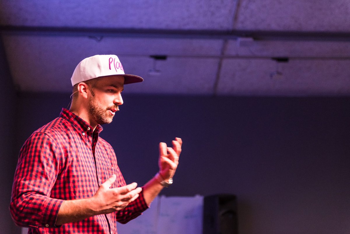 LuckyPeach's tweet image. It's time we rethink the role of the modern bartender, says @mixography: ow.ly/vIji302M9KX