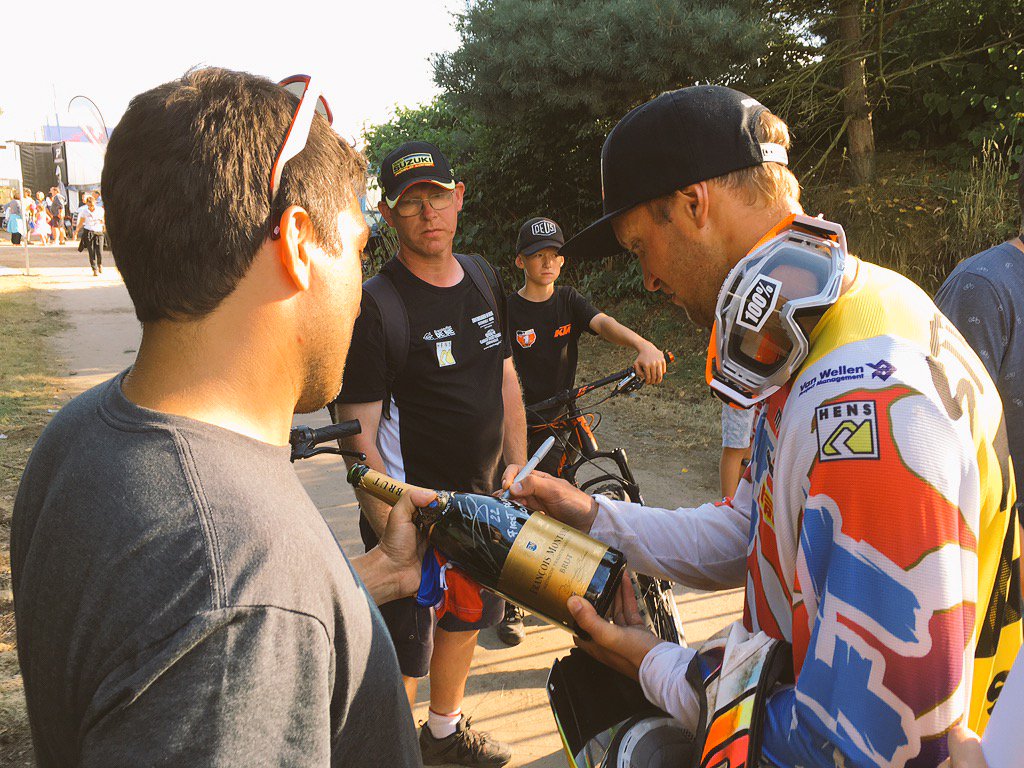 24MX_Bel's tweet photo. Proficiat @kevinstrijbos, winnaar vd @BelgianMXGP ✌️✌✌ Eindelijk weer 'n Belgische @mxgp zege!!! https://t.co/JQTaNJLw5D