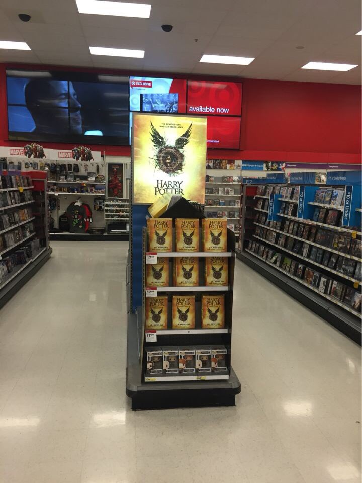 Amanda_TGT's tweet photo. Happy birthday #HarryPotter! We are celebrating with a #ButterBeerFrappuccino and #TargetExclusives #T1869 #Target https://t.co/uwcYX5i3VA