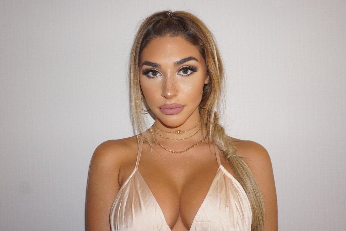 Chantel jeffries sexy boobs in big cleavage.