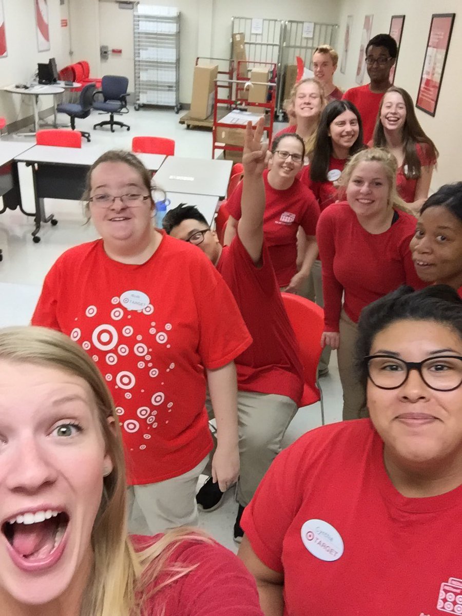 Cashier huddle @ #T619 today! Part 1 &amp; Part 2! Rolling in the Reds! <a href="/Handler29/">Mandee Handrahan</a> <a href="/CatalinaPhan/">Catalina Phan</a> <a href="/Adam_Reiter/">Arbitrum Now</a>