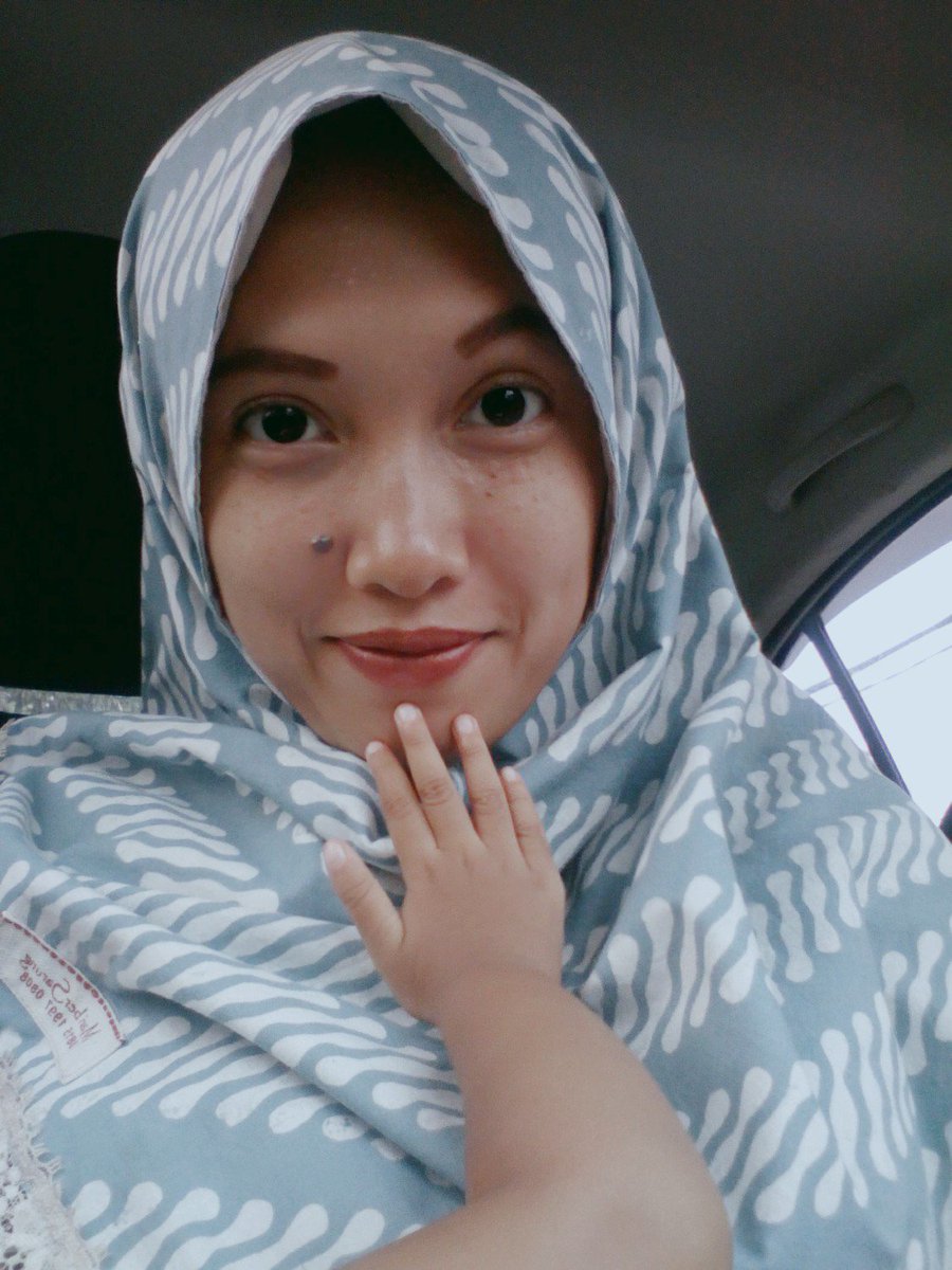 intanoLa's tweet photo. Lagi selfie di gangguin ih adekk https://t.co/6u8G1pefCo