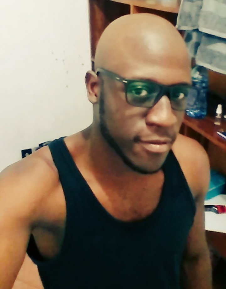 Iam_ClaudeK's tweet photo. @Jay_Hadassah @GivenMulatu  Respect the bald head 😂😂😂 https://t.co/Sfh666ABkL