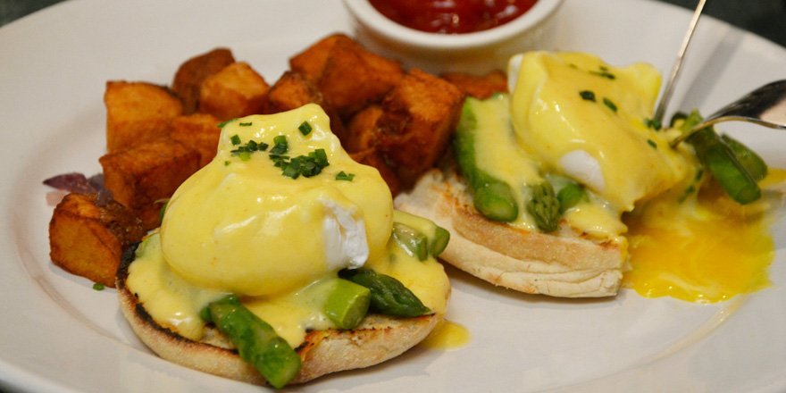 VeniceChamber's tweet photo. Head to @HalsBarGrill for a bangin weekend brunch from 10am - 3pm. Enjoy everything from Eggs Benny to Steak &amp; Eggs! https://t.co/AIr8Q2Jgla