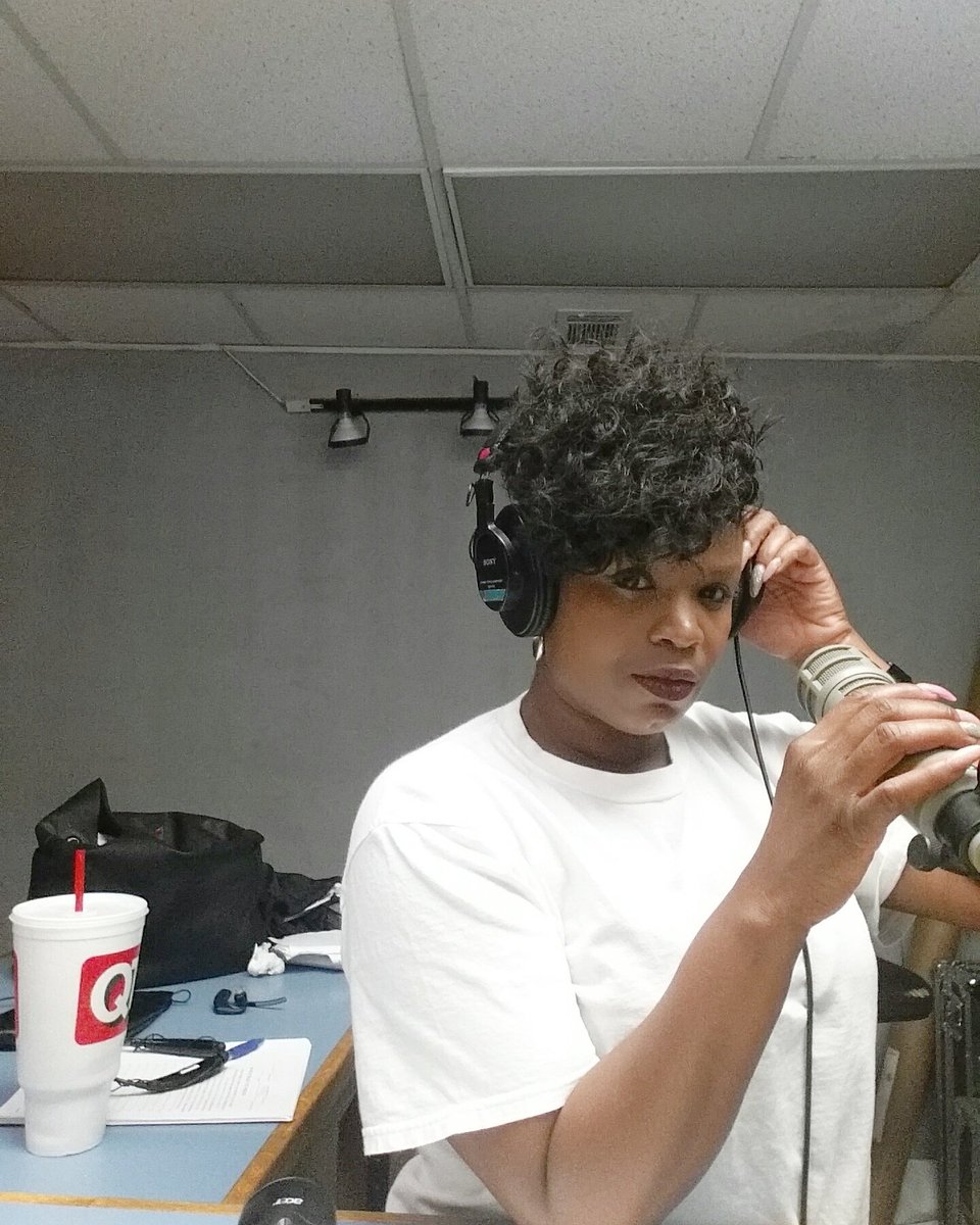 MsShunC's tweet photo. I'm live on your radio!!! Turn @BLAZIN923MACON all the way up!!
#SafeSummer16 #CumulusMedia #MsShunc #Blazin923Macon https://t.co/BmjqwgHzje