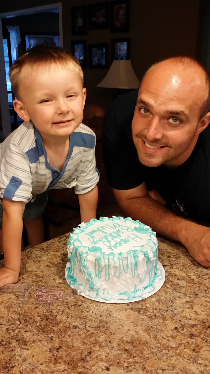 lwarren3180's tweet image. Happy birthday!  Is this a better picture?  LOL!  #coachwarren