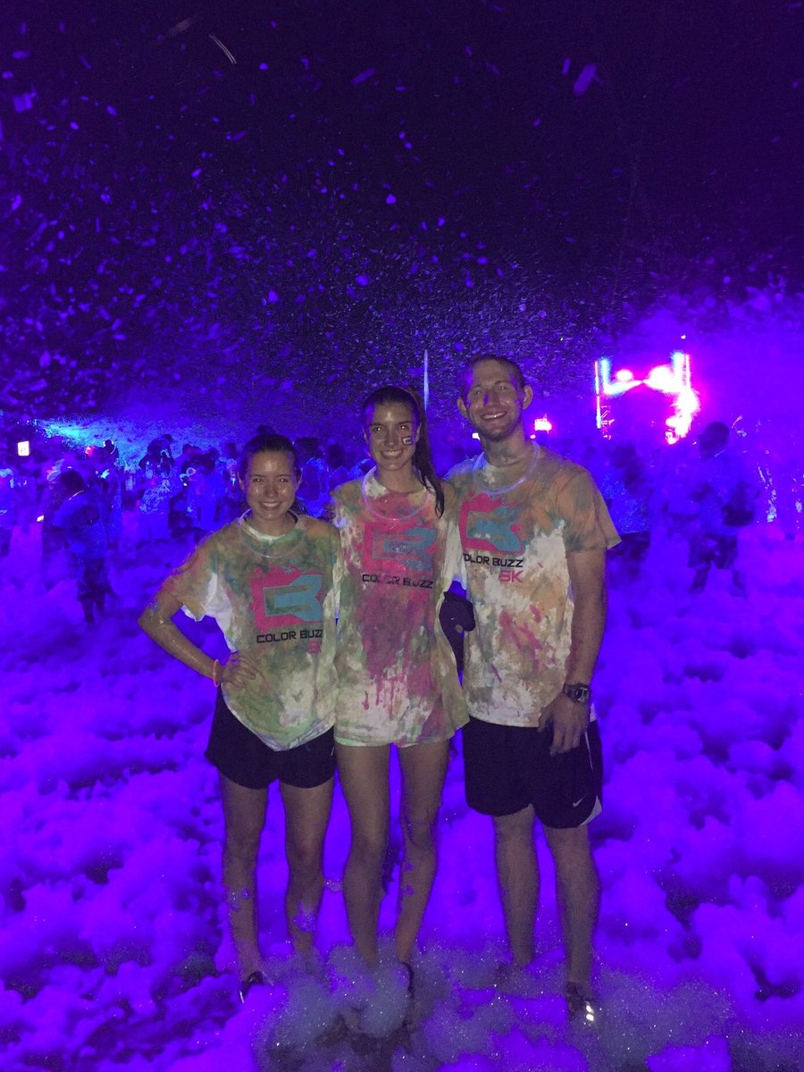 elaRNromeo's tweet image. Fun times at the color run :-)) #colorbuzz