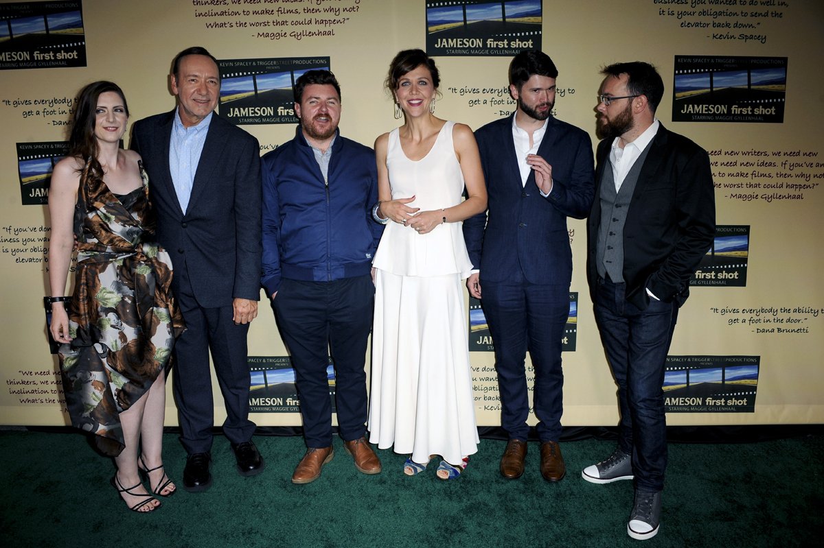 ChasingSpacey's tweet photo. Kat Wood, Kevin Spacey, Jason Perini, Maggie Gyllenhaal, Cameron Thrower and Dana Brunetti. #jamesonfirstshot https://t.co/oehtc32iP6