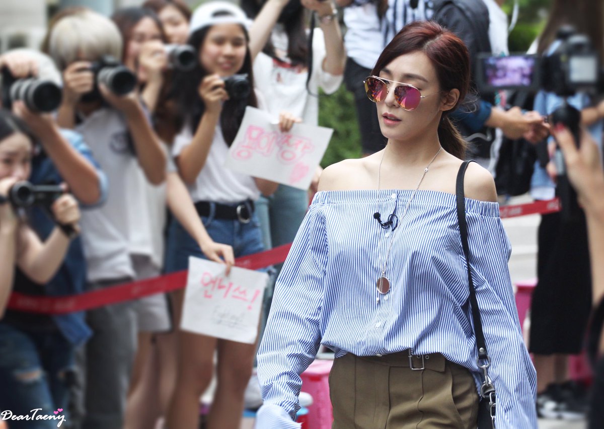 [PIC][01-07-2016]Tiffany xuất hiện tại tòa nhà KBS để quảng bá cho "SHUT UP" CotffHuUIAArxOX