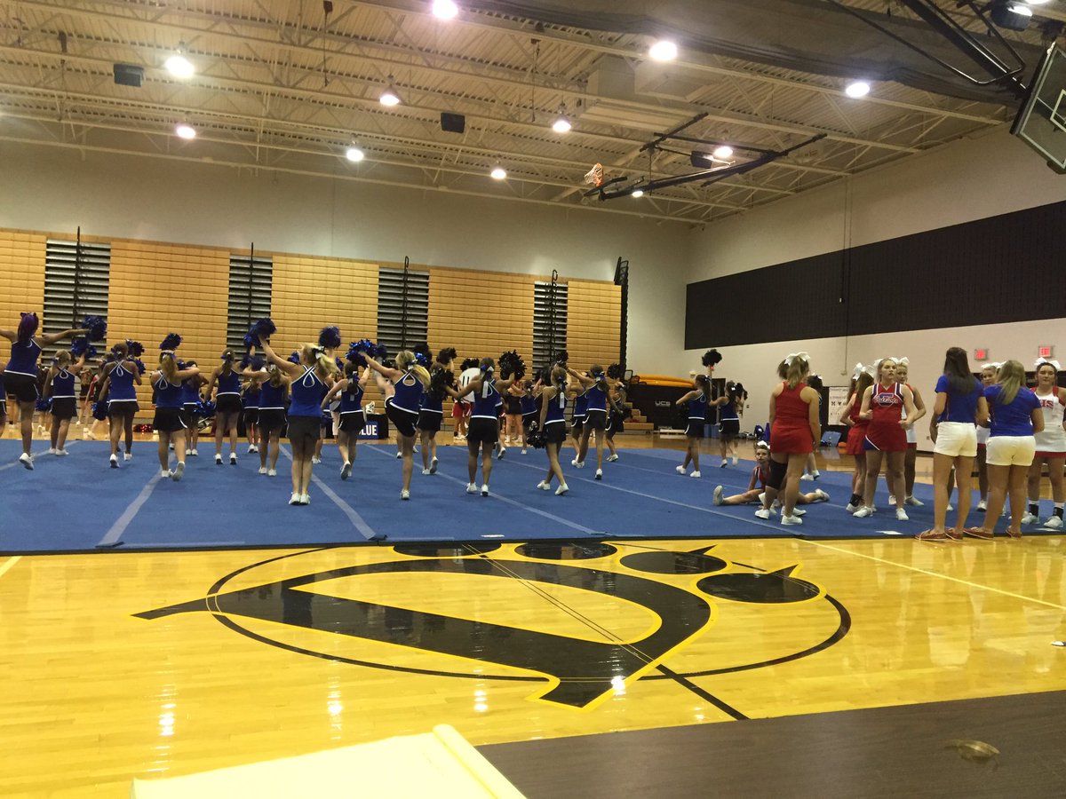 AmeriHannah's tweet photo. Campers getting ready for final evaluations soon!!! Good luck girls! #SLAY #OwnTheSidelines 😍❤️ https://t.co/DmT8iXodKH